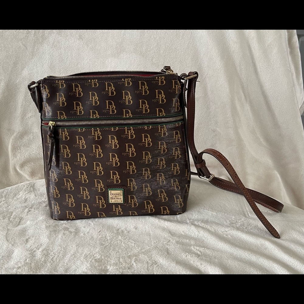 DOONEY & BOURKE CROSSBODY BAG